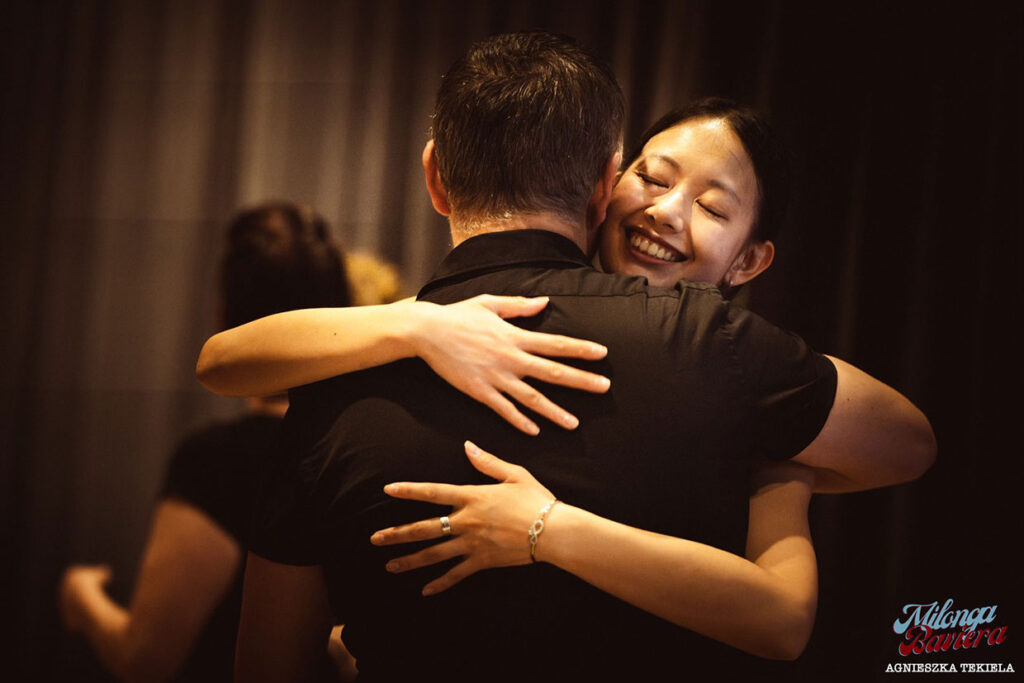 Couple dancing Argentine tango at Tango Flow in Munich
